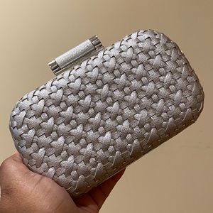 🤍Cute textured Silver clutch with strap🤍